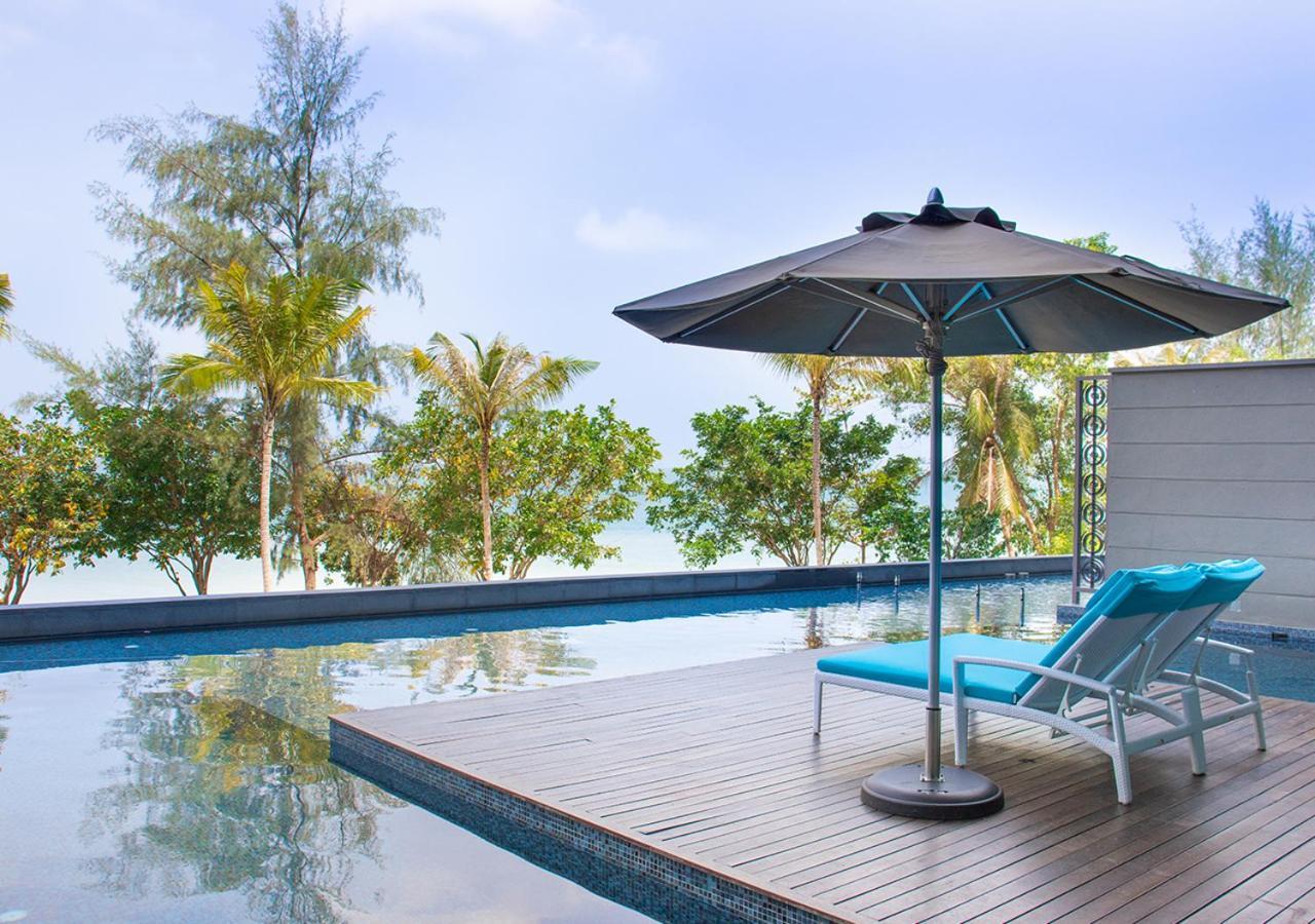 Angsana Teluk Bahang, Penang Batu Feringgi Buitenkant foto The swimming pool at the resort