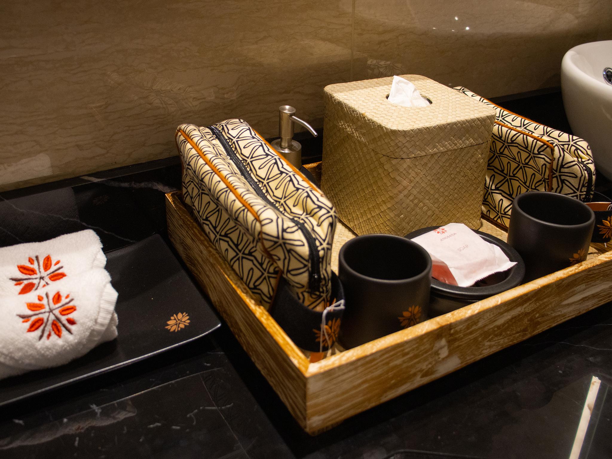 Angsana Teluk Bahang, Penang Batu Feringgi Buitenkant foto A wooden amenity tray
