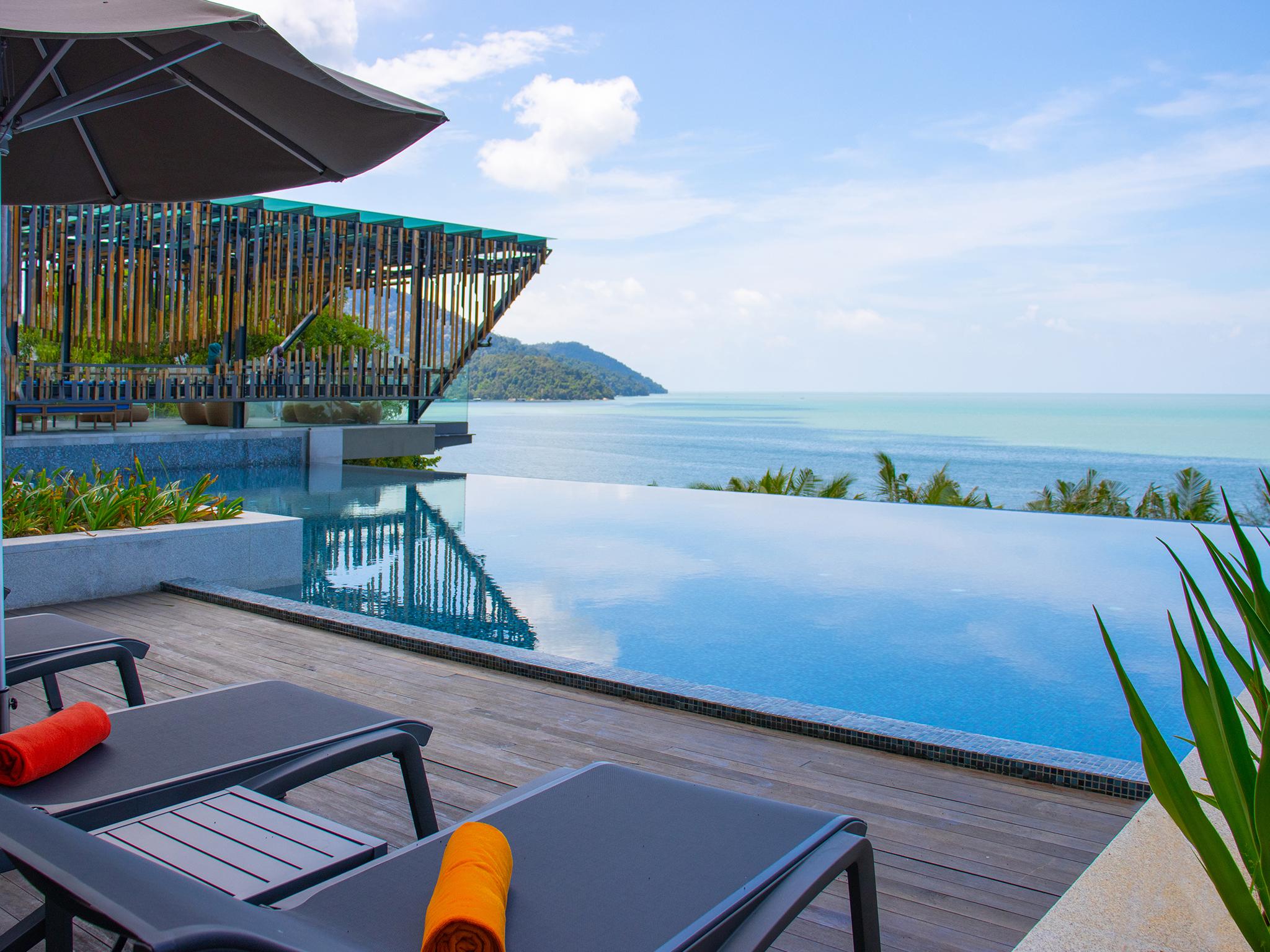 Angsana Teluk Bahang, Penang Batu Feringgi Buitenkant foto Infinity pool at the hotel