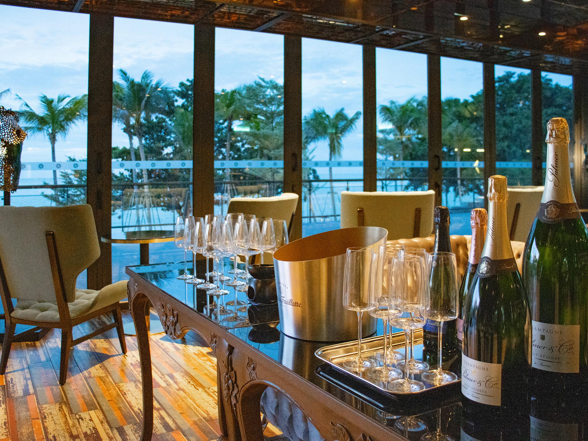 Angsana Teluk Bahang, Penang Batu Feringgi Buitenkant foto The Champagne Bar