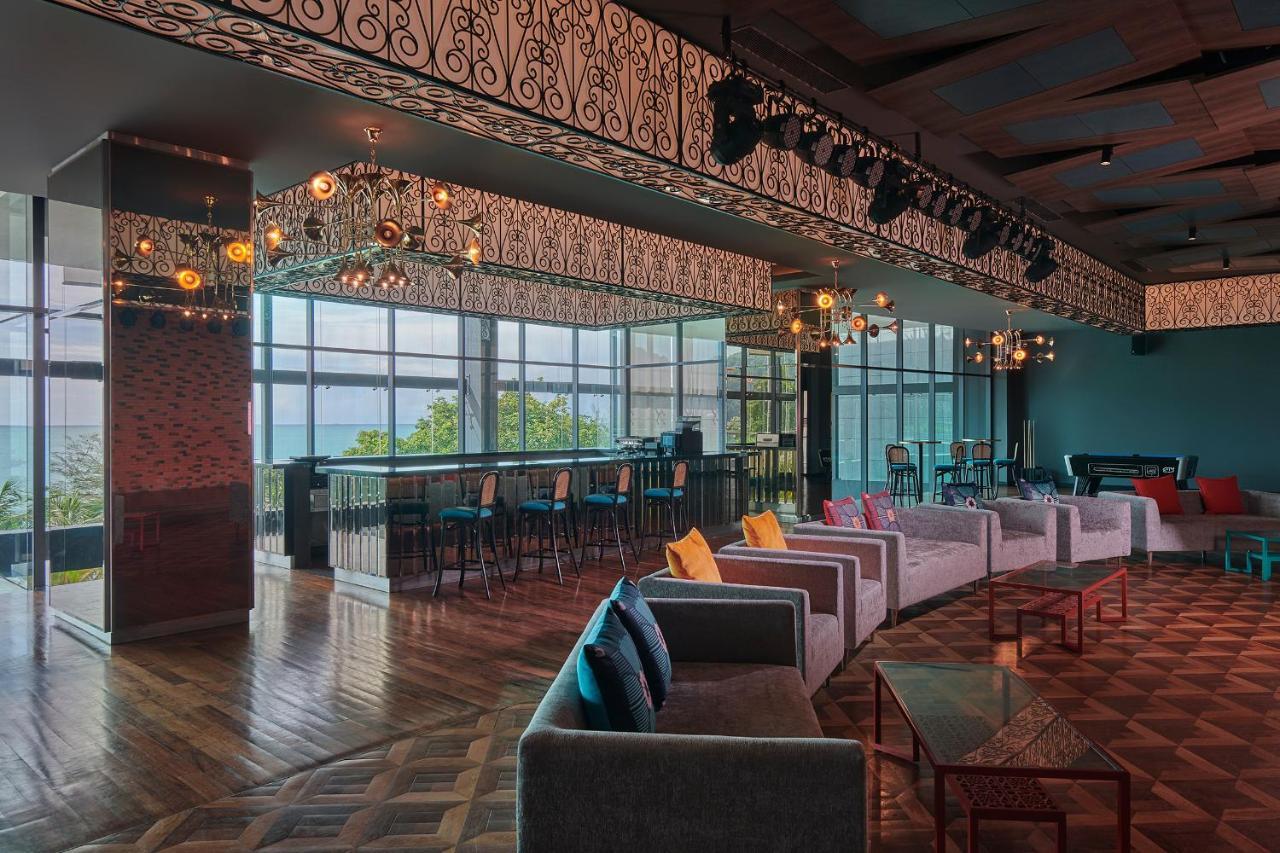 Angsana Teluk Bahang, Penang Batu Feringgi Buitenkant foto The bar at the 101 Skybar