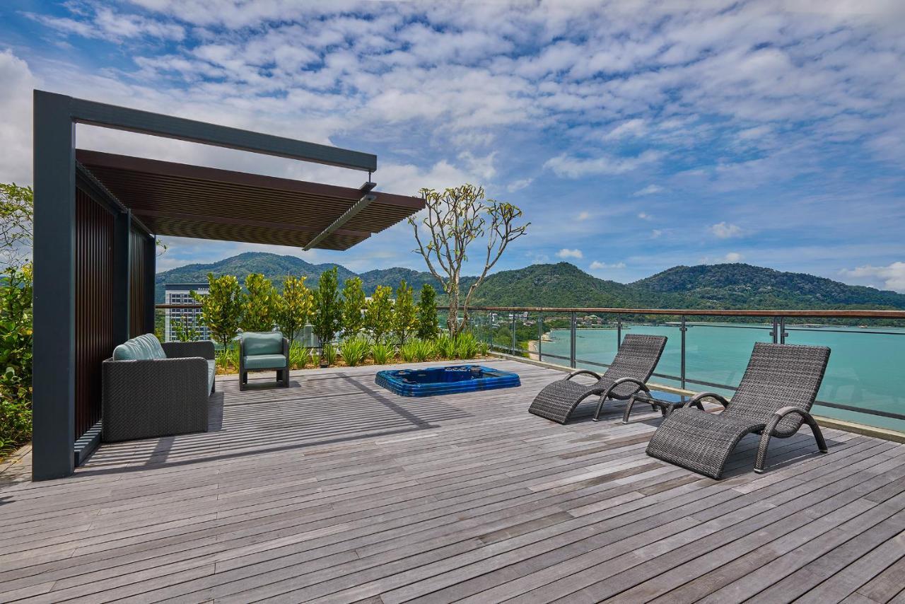 Angsana Teluk Bahang, Penang Batu Feringgi Buitenkant foto The rooftop pool at The View
